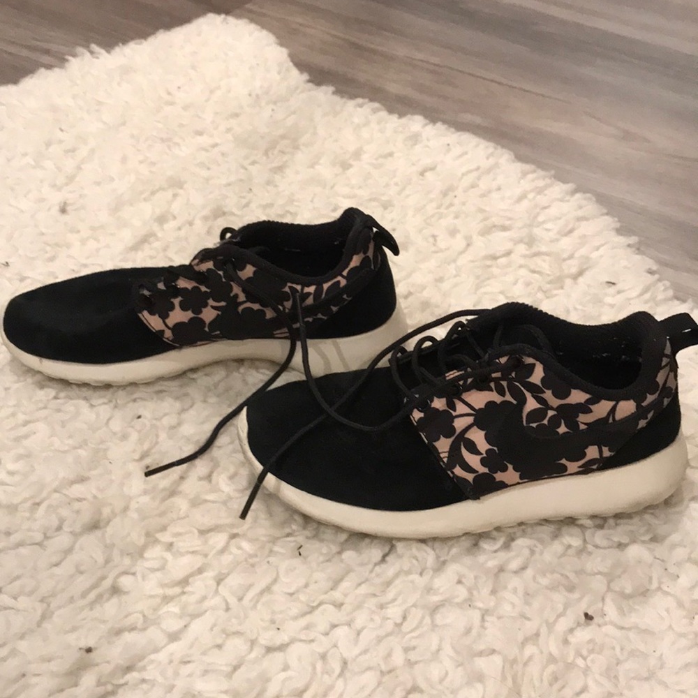 Nike suade women’s sneakers
